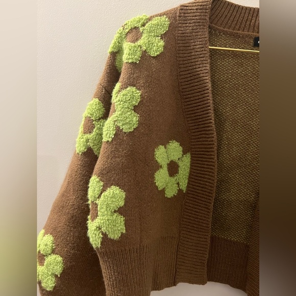 Blue Blush Green Daisy Sweater - Picture 2 of 6